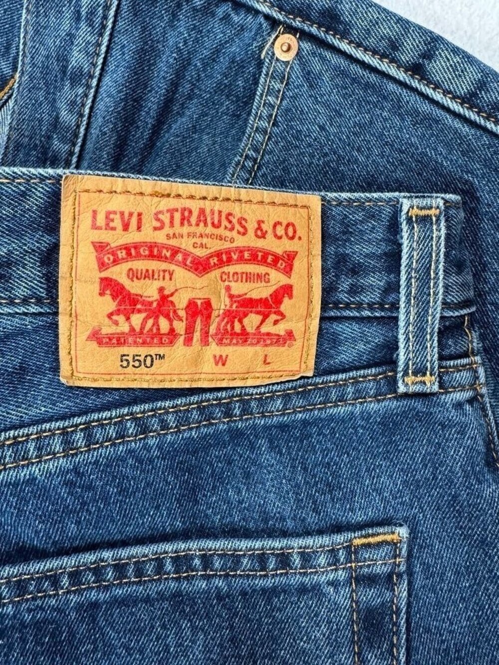 Levi's 550 Relaxed Fit Men's Jeans 100% Cotton Blue Dark Wash Mens Size 36 x 38 - Picture 7 of 9